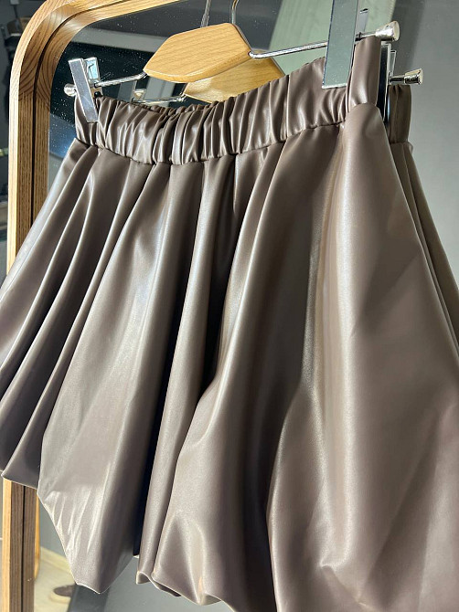 Спідниця жіноча Ariadna 2418 коротка пишна балон на резинці екоршкіра бежева, бежевий, S Київ - фото 2