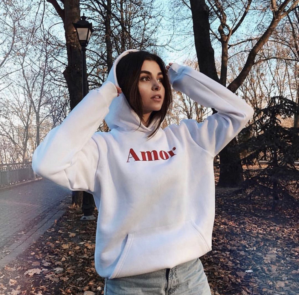 Біле жіноче худі з написом — AMOR Чернівці - фото 1