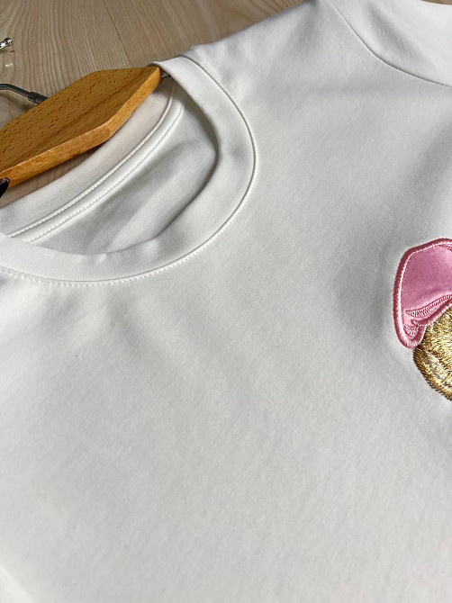 Футболка жіноча A-N 26009 нашивка ведмедик балерина попереду однотонна середня довжина базова one size, білий, one size Київ - фото 5