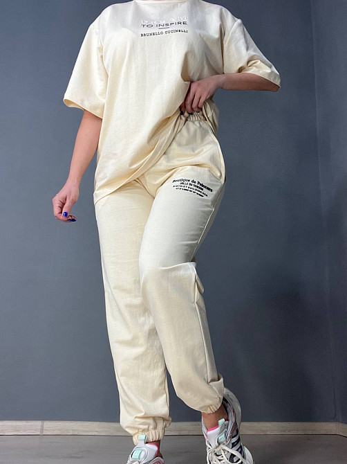 Костюм жіночий CAPPITONE 3161 оверсайз футболка та джогери з написом бежевий, бежевий, M Київ - фото 20