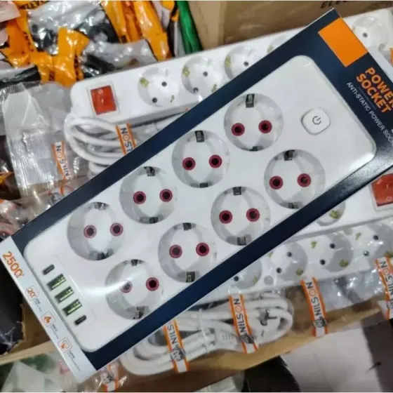 Удлинитель-переноска с 8 розетками и 3 USB-портами 2500W 5 метра Коломия