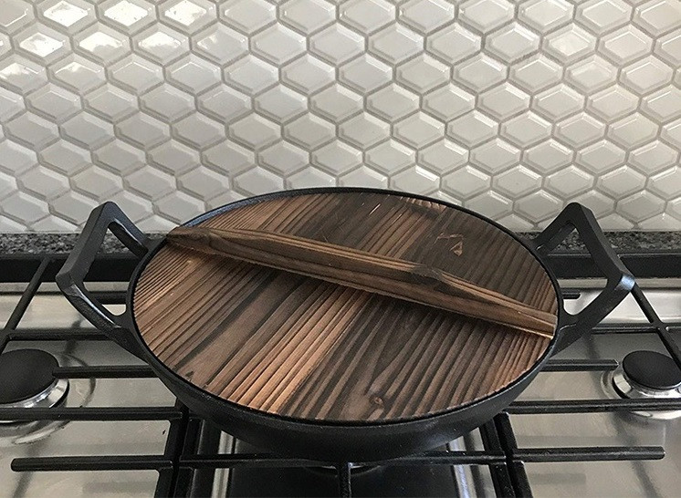 Чавунний вок (казан) 35.5*10см з дерев''яною кришкою GRILLI 9637 Код: 009637 Рівне - фото 5