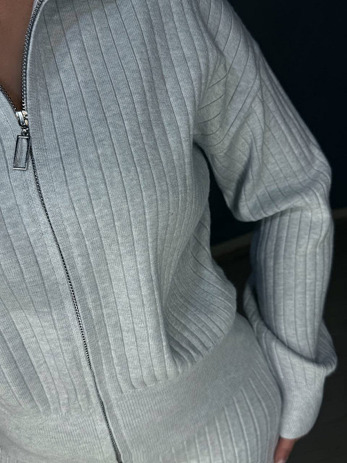 Костюм жіночий Joy One 376 вʼязаний в рубчик з кофтою на блискавці та брюками палаццо, сірий, one size Київ - фото 8