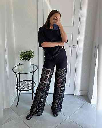 Женский романтичный и одновременно стильный костюм двойка: футболка и штаны софт + турецкий гипюр 42/46, Черный Одесса