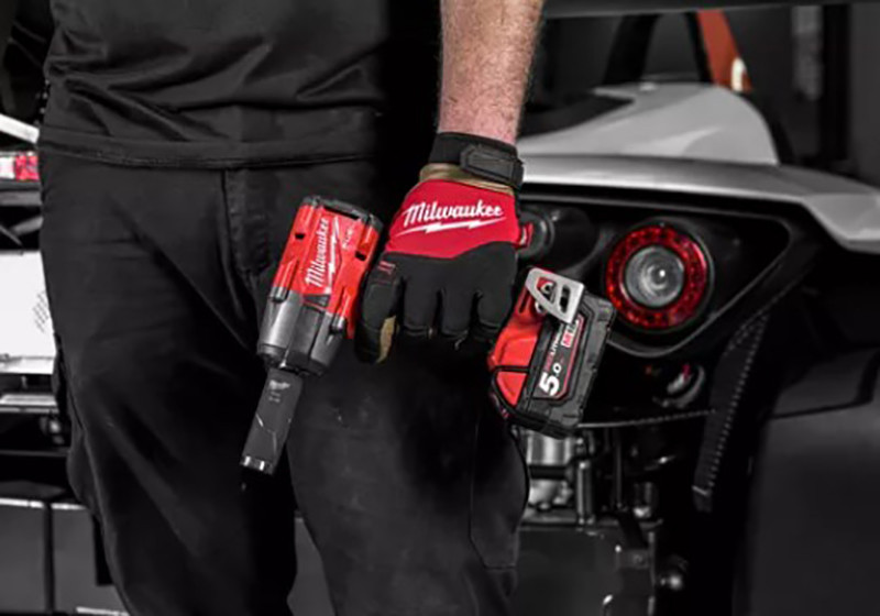 Гайковерт аккумуляторный 1/2