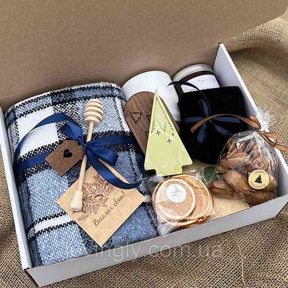 Новорічний подарунок для чоловіка з пледом, чаєм і медовим десертом Ірпінь