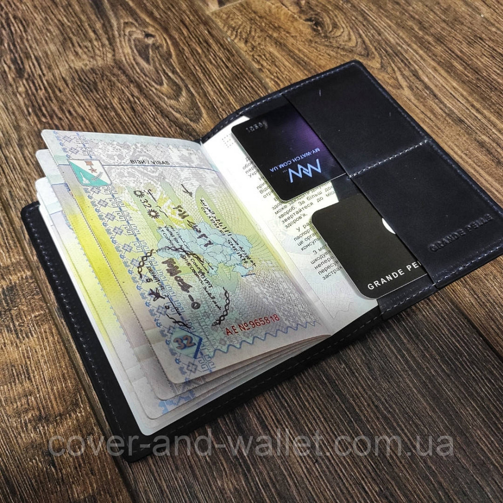 Шкіряна обкладинка на паспорт з відділеннями для пластикових карток Grande Pelle Київ - фото 1