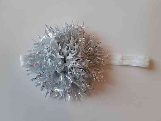 Дитяча красива пов'язка срібляста - окружність 38-60см, квітка 9см Київ