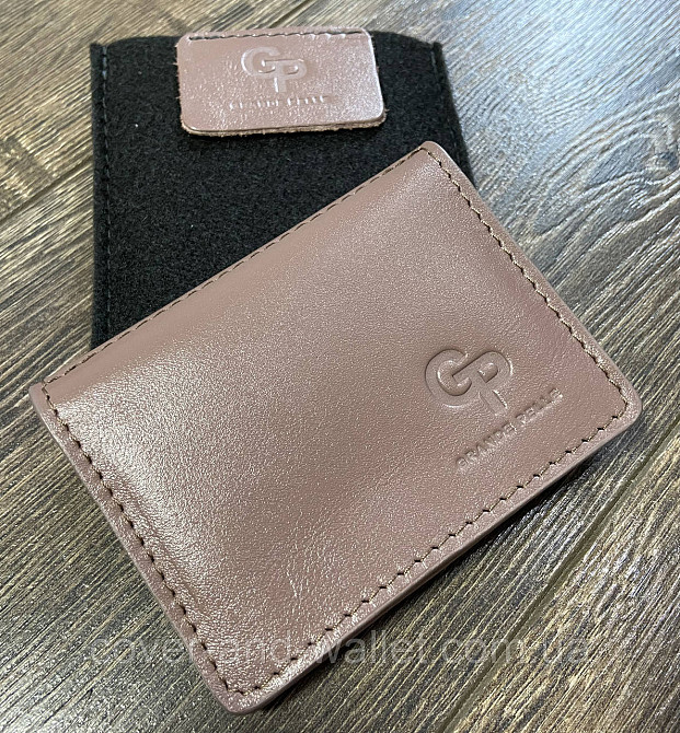 Жіноча світло-рожева обкладинка для ID-паспорта та прав із шкіри Grande Pelle Київ - фото 1