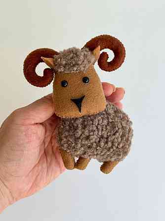 Мягкая фетровая барашек ручной работы – безопасная развивающая игрушка Киев