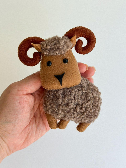 Мягкая фетровая барашек ручной работы – безопасная развивающая игрушка Киев - изображение 3