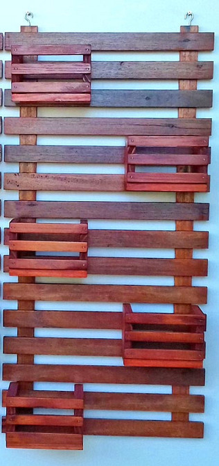 Полка настенная для цветов 