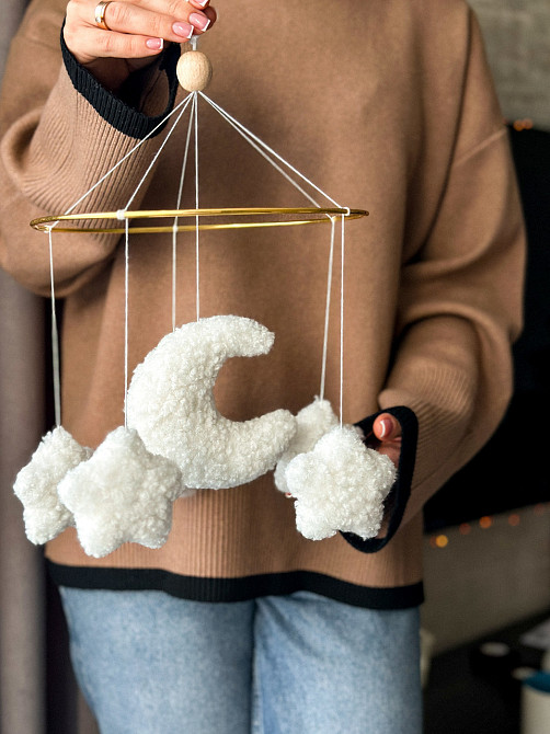 Мобіль на ліжечко для немовлят Зірочки букле білі Київ - фото 1