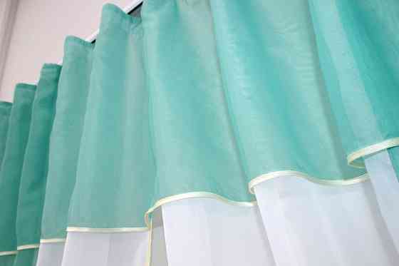 Кухонные шторы VR-Textil № 090к с ламбрекеном и подвязками бирюзовый с белым 280х170 см (50-309) Киев