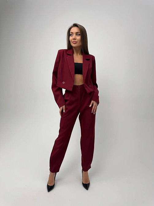 Женский базовый брючный костюм: укороченный пиджак и брюки креп-костюмка + подкладка Марсал, 42/44 Одесса - изображение 3