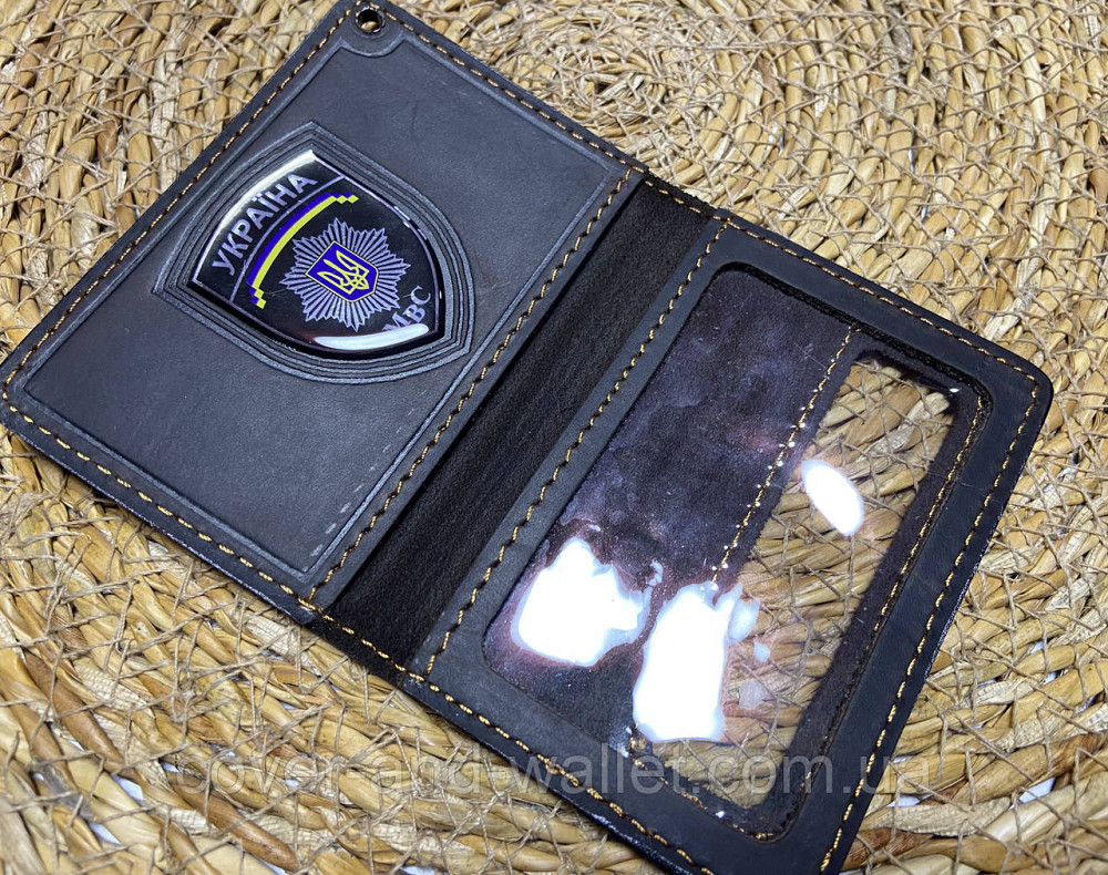 Обложка на удостоверение МВД из винтажной кожи с пластиковым шевроном Киев - изображение 1
