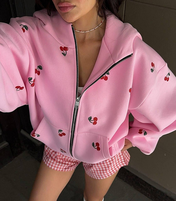 Жіноче тепле оверсайз худі з вишеньками трьохнитка на флісі Одеса - фото 1