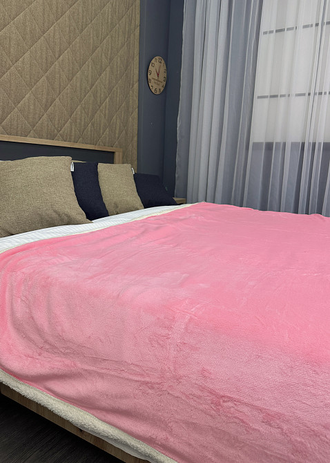 Плед двосторонній 155х200 см (+-5см) із штучною овчиною Рожевий з білим (87-061) Київ - фото 5