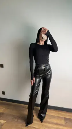 Кожаные брюки с идеальной посадкой и вырезами Одесса