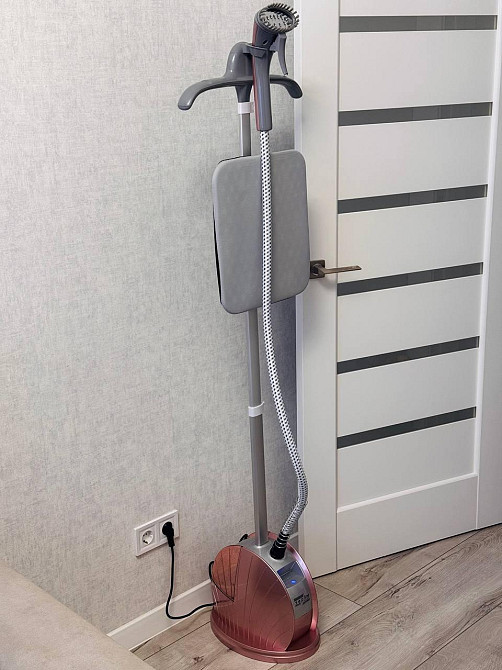 Відпарювач вертикальний для одягу зі стійкою Zepline 3500Вт ZP-132  ємність 2500 мл, колір Рожевий Одеса - фото 2