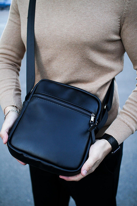 Сумка-мессенджер із натуральної гладкої шкіри, сумка через плече чоловіча (Чорна) Суми - фото 4
