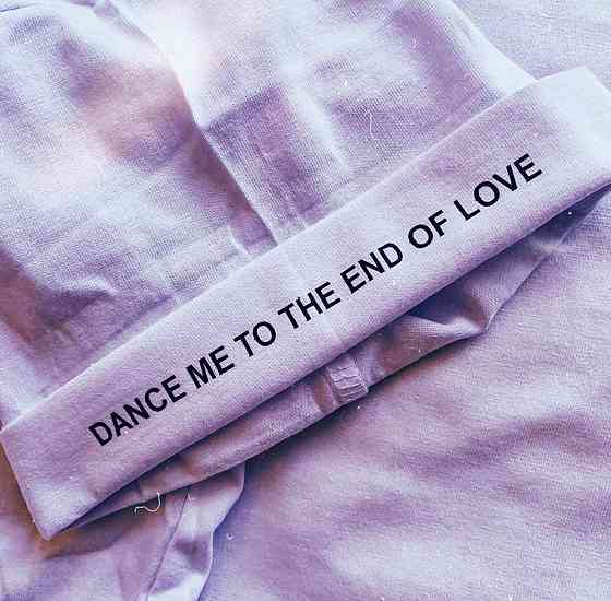 Біла жіноча футболка з написом Чернівці