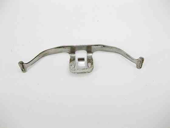 Mercedes-Benz  A0009934607 Утримуюча скоба - пружина скоби переднього гальмівного супорта E-Class W212 C207 C-Class W204 CLS C218 Одесса