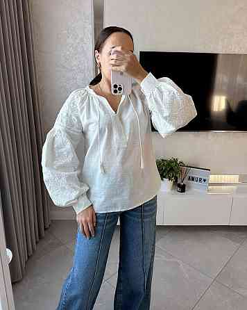 Жіноча сучасна вишиванка з білою вишивкою бавовни 46 Одеса