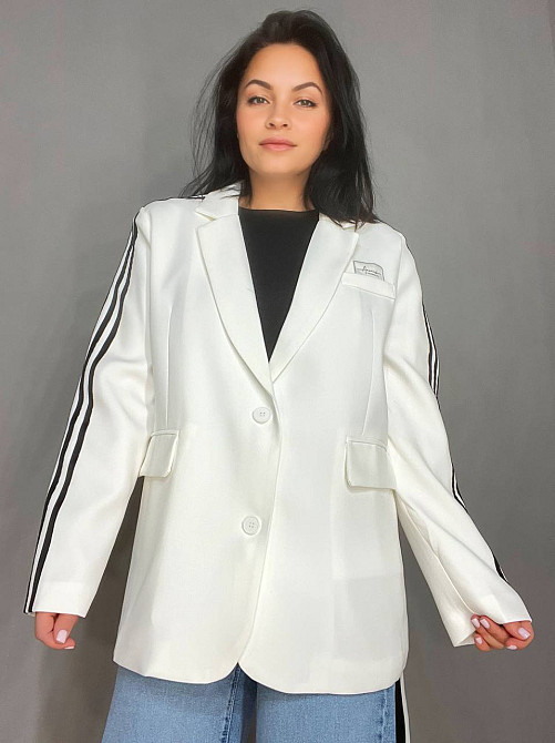 Піджак жіночий Qidian 92208 з лампасами на рукавах оверсайз широкий спортивний стиль one size, білий Одеса - фото 2