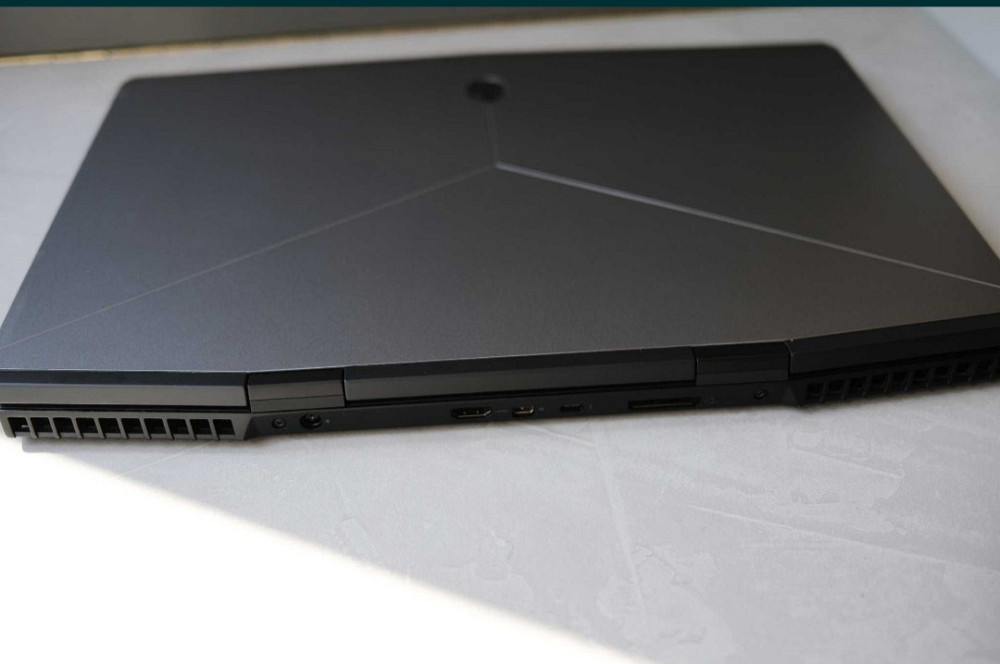 Ноутбук Dell Alienware M17Epic Silver i7-8750H 16ram 512SSD RTX 2070 Max -Q Киев - изображение 2