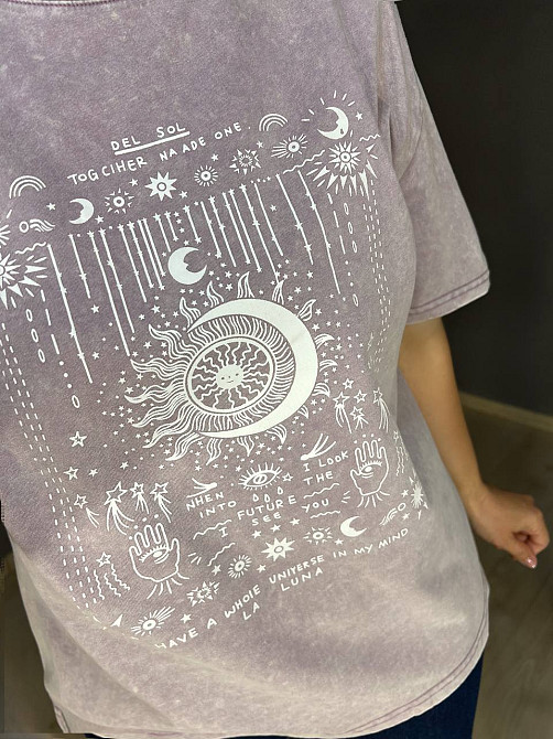 Футболка жіноча A-N 25062 оверсайз варена тай-дай з принтом місяць, бузковий, one size Київ - фото 7