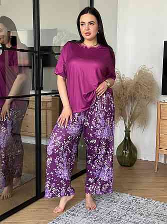 Піжама жіноча штани та футболка великого розміру PLUS SIZE з квітковим принтом домашній комплект для дому та сну фіолетова Одеса