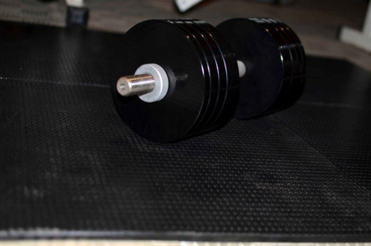 Килимок резиновий 50 на 50см товщина 7 мм під штангу або гантелі Спортивні покриття Київ - фото 3