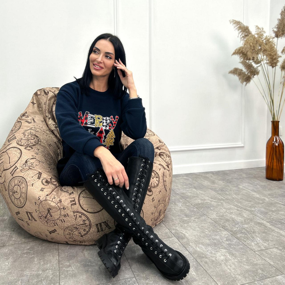 Женский батник с праздничным принтом 