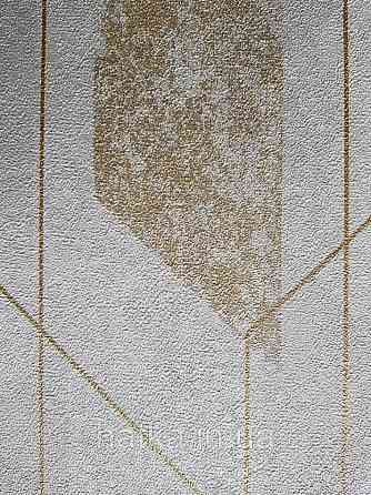 Шпалери вінілові на флізелін GranDeco Dorina A45701 метрові геометрія смуги фігури золотом на сіро срібному Київ