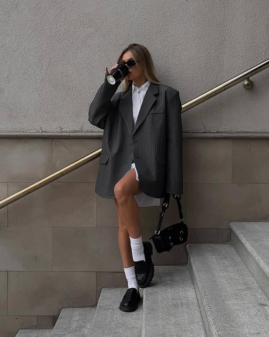 Женский классический пиджак свободного кроя в полоску костюмка Одесса - изображение 8