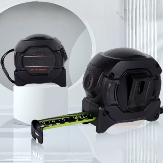 Рулетка строительная измерительная 10м, с метрической светящейся шкалой с автоматическим замком, противоударная черная Каменец-Подольский