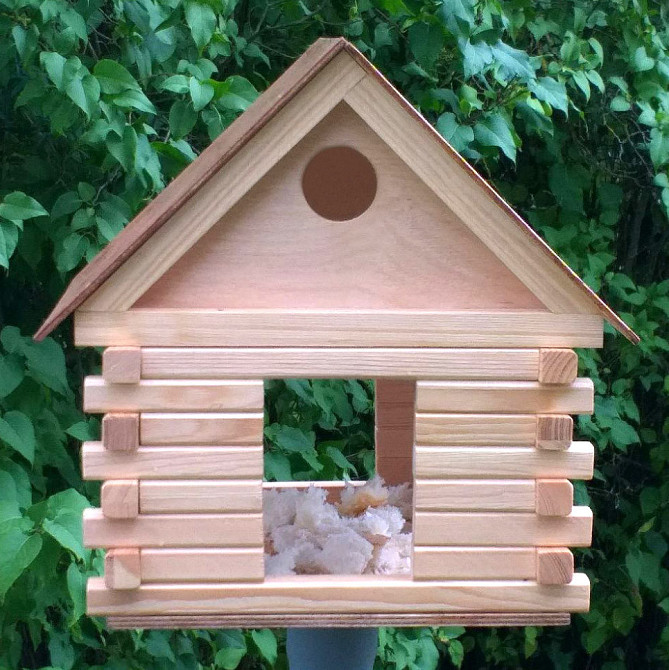 Кормушка со скворечником 