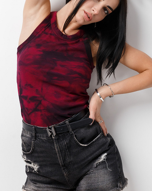 Облягаюча майка тай-дай 