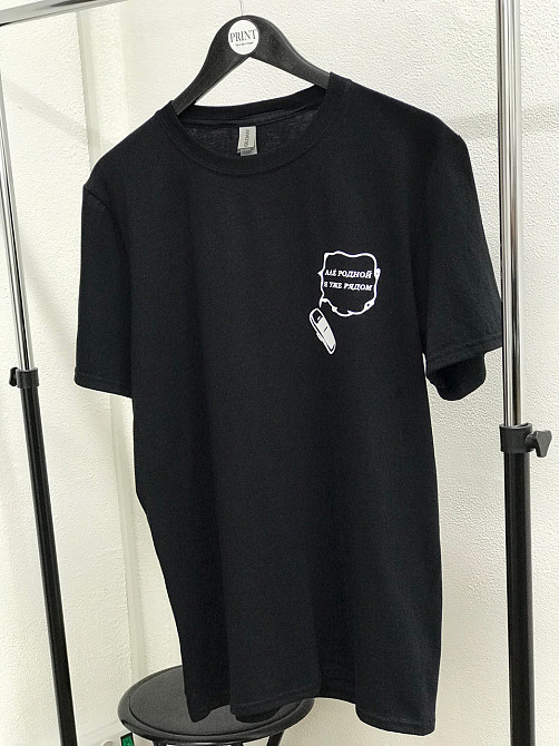 Женская черная футболка с надписью - 