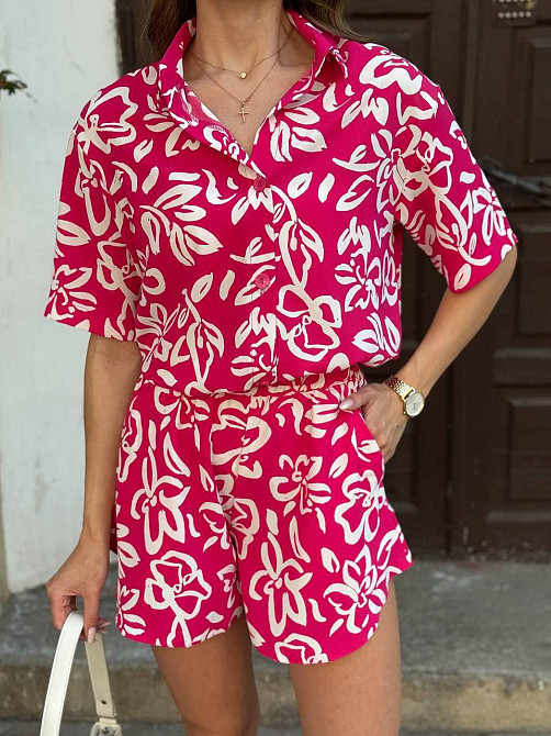 Женский легкий принтованный костюм двойка: рубашка и шорты турецкая креп-жатка Малиновый, 48 Одесса - изображение 1
