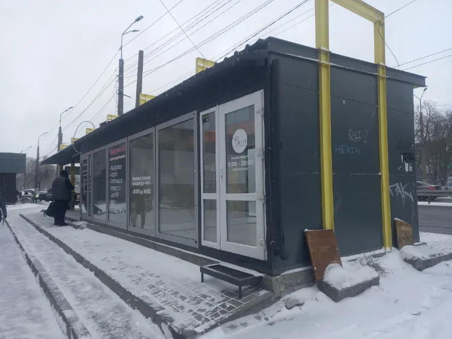 Зупинка на Гагаріна 40 (біля Атб, через дорогу Нео-Плаза). Гарний автомобільний і пішохідний трафік Дніпро - фото 2