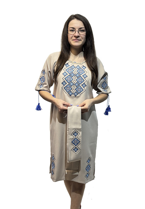 Жіноча вишита сукня середньої довжини  беж з голубим орнаментом Київ - фото 2