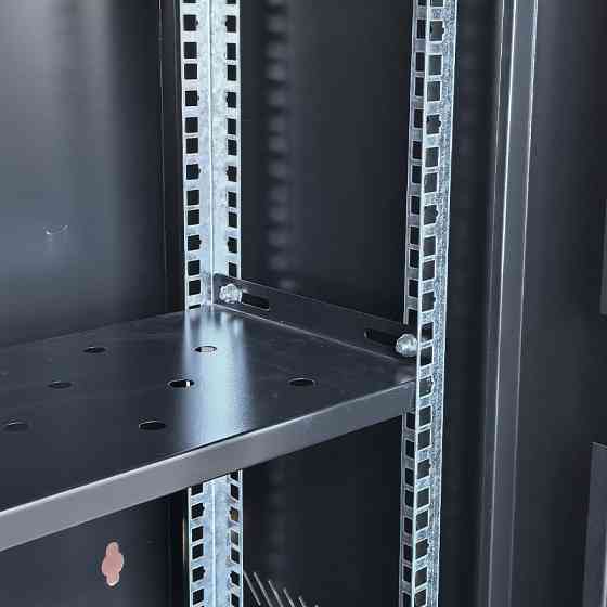 Шафа настінна серверна GEAR 12U 600x600х600 мм чорний із полицею (GWMSN-12U-600-600) Київ