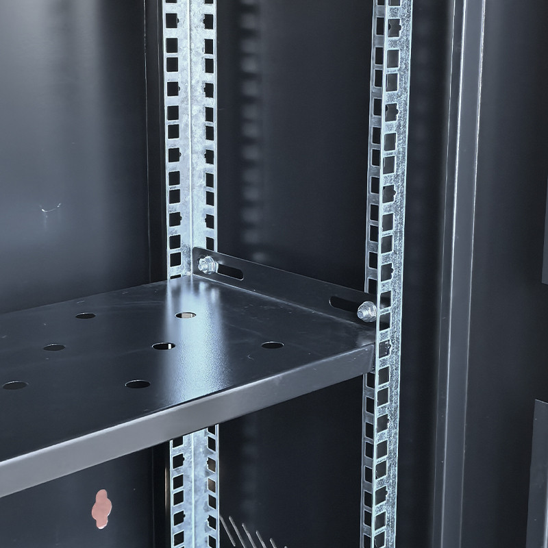 Шафа настінна серверна GEAR 12U 600x600х600 мм чорний із полицею (GWMSN-12U-600-600) Київ - фото 4