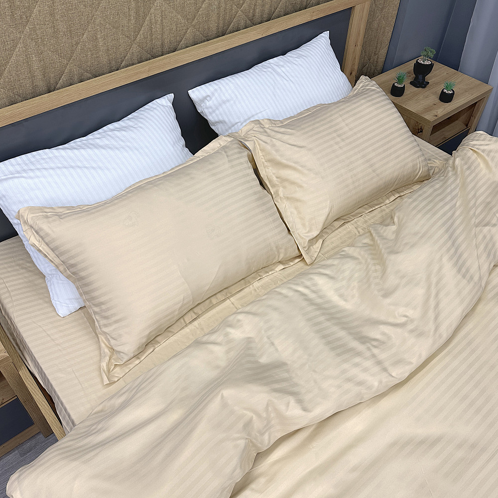 Комплект постільної білизни Страйп-сатин Сімейний з простирадлом на резинці 180х200х25, 2 підковдри 150х200, 2 наволочки 70х70 Кремовий (88-222) Київ - фото 1
