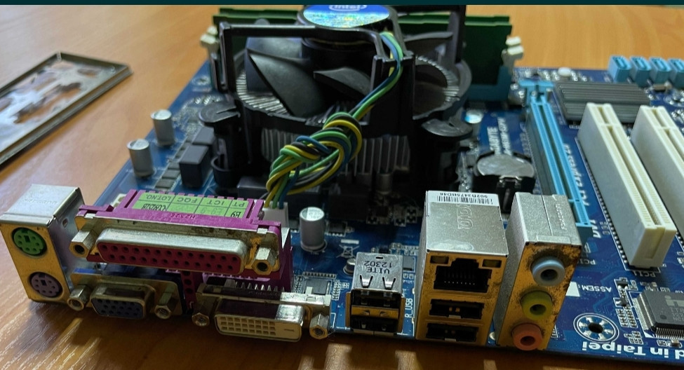 Материнская плата GA-H61M i3-2120 3.3GHz. DDR3 8Gb. Харьков - изображение 1