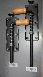 Засув пружинний чорний 300 мм з дерев'яною ручкою Киев