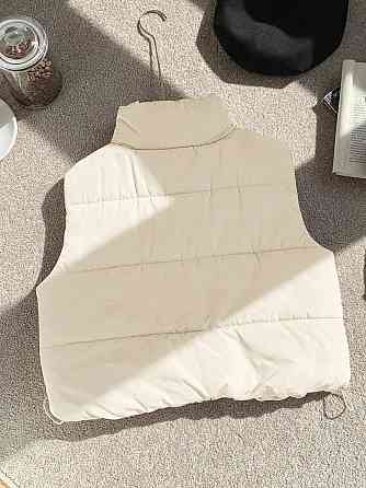 Женская жилетка укороченная с карманами на молнии плащевка эмми на синтепоне Одесса