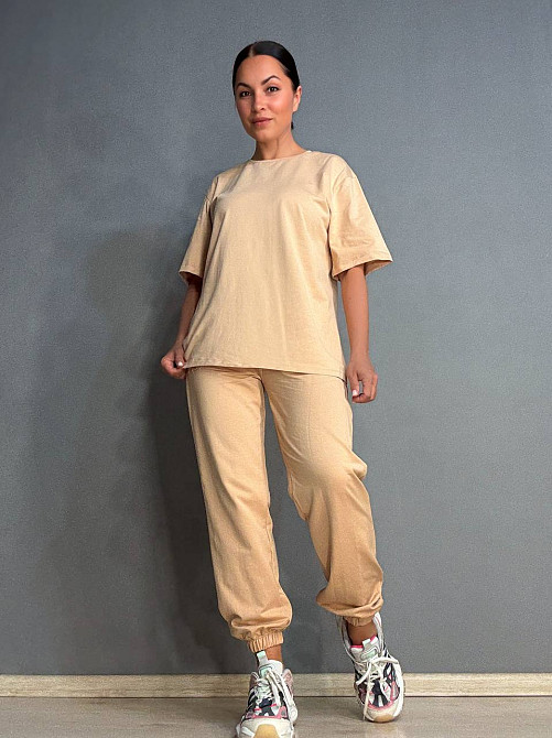 Костюм женский CAPPITONE 101213 футболка оверсайз и брюки джоггеры с надписью бежевый, бежевый, L Киев - изображение 11
